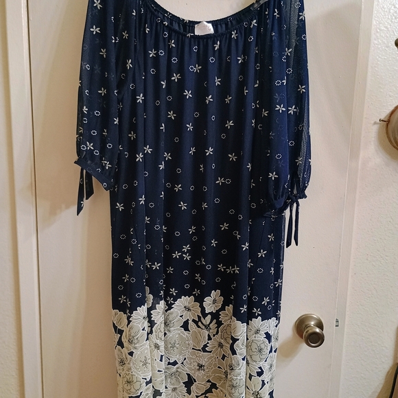 Siren Lily Navy and White Floral Maxi Dress - Picture 1 of 7